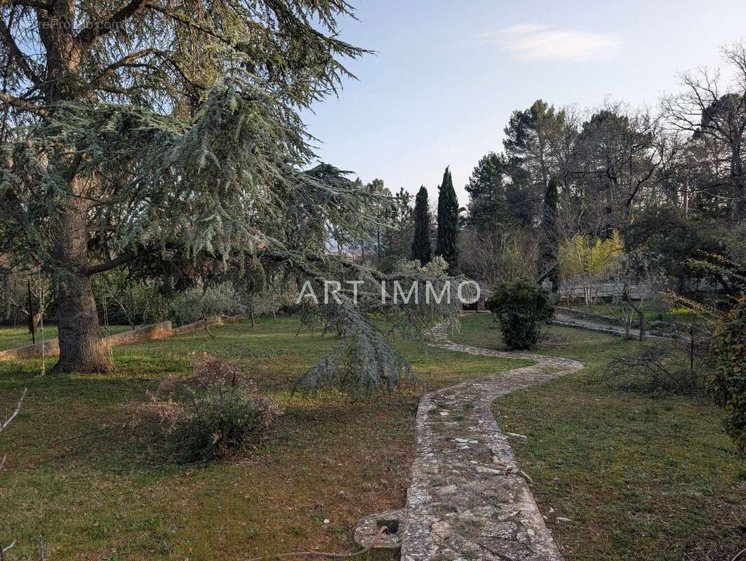 Maison à SAINT-SATURNIN-LES-APT