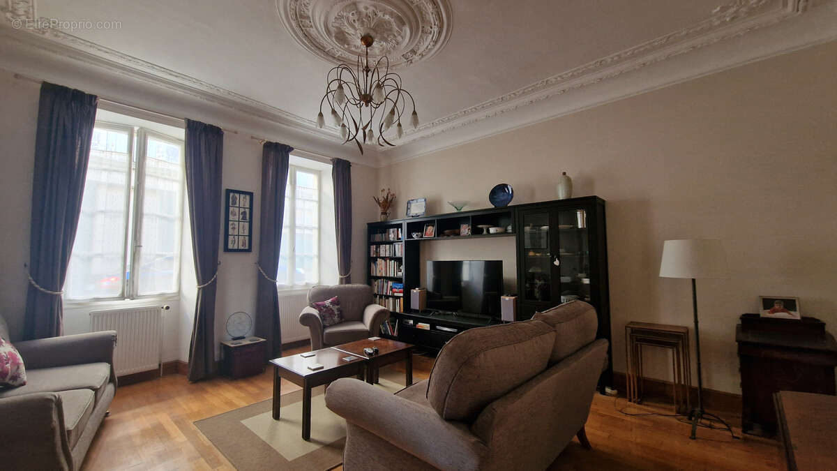 Maison à VILLEBOIS-LAVALETTE