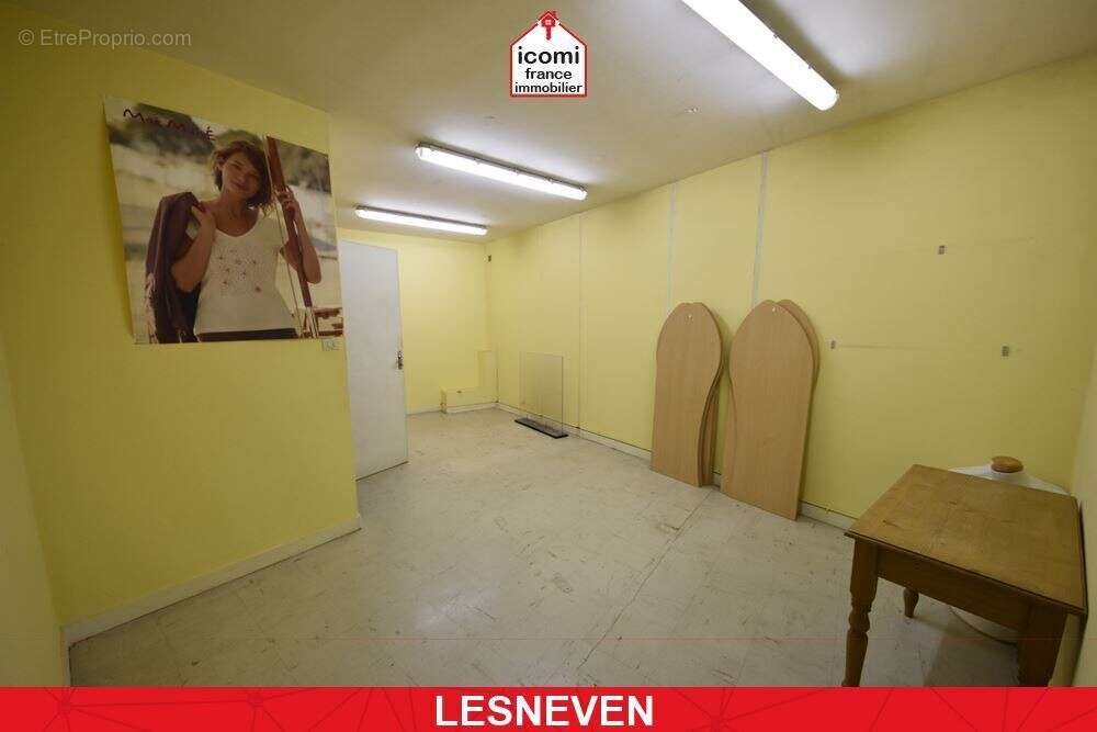 Finistere - lesneven (29260) - a vendre - locaux commerciaux avec vitrine - reserve - bureau - atelier - jardin - beau potentiel - photo 10