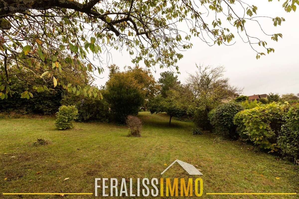 Terrain à VAUX-SUR-SEINE