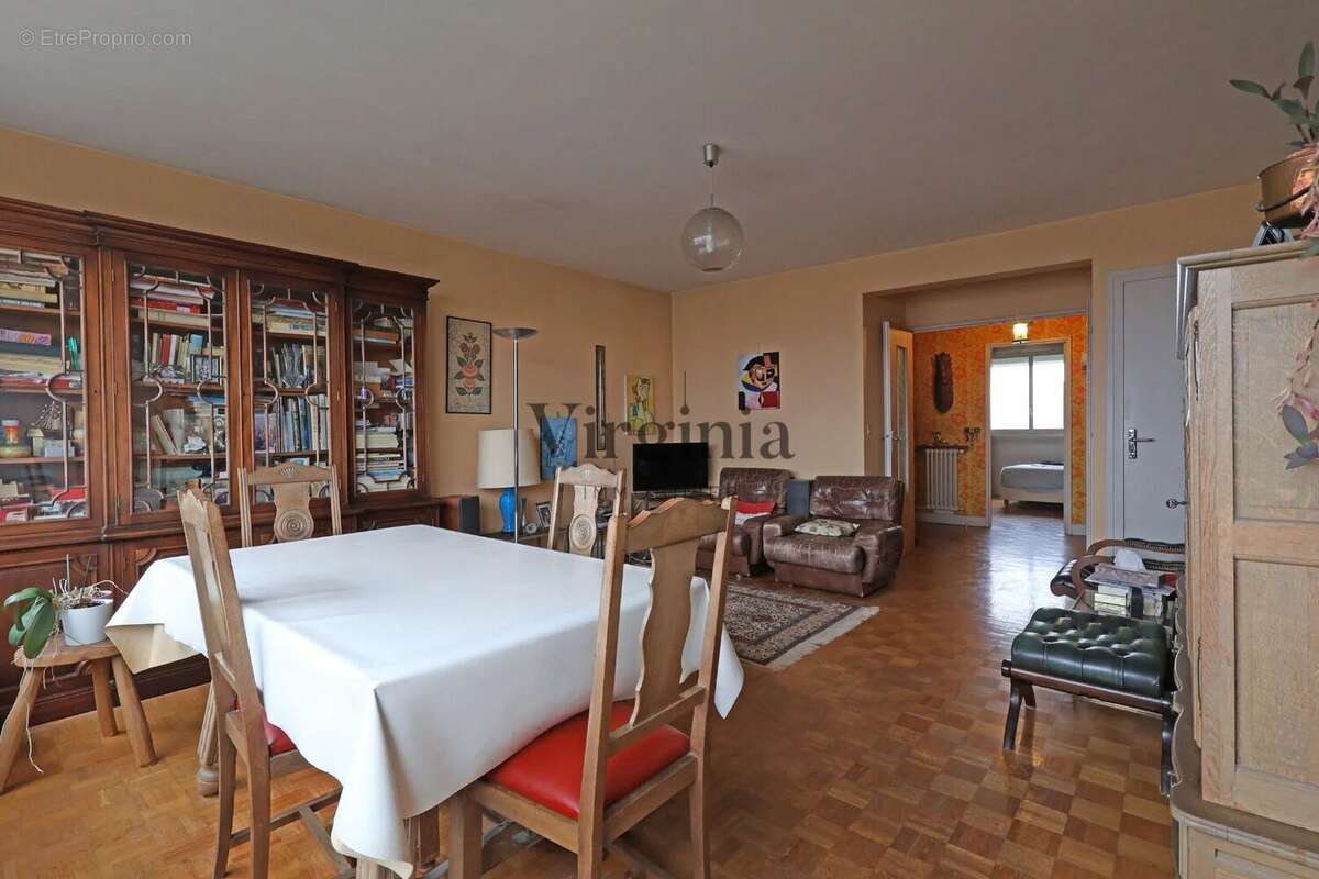Appartement à CHARENTON-LE-PONT