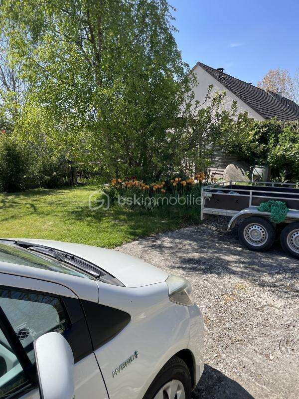 Commerce à MERY-CORBON