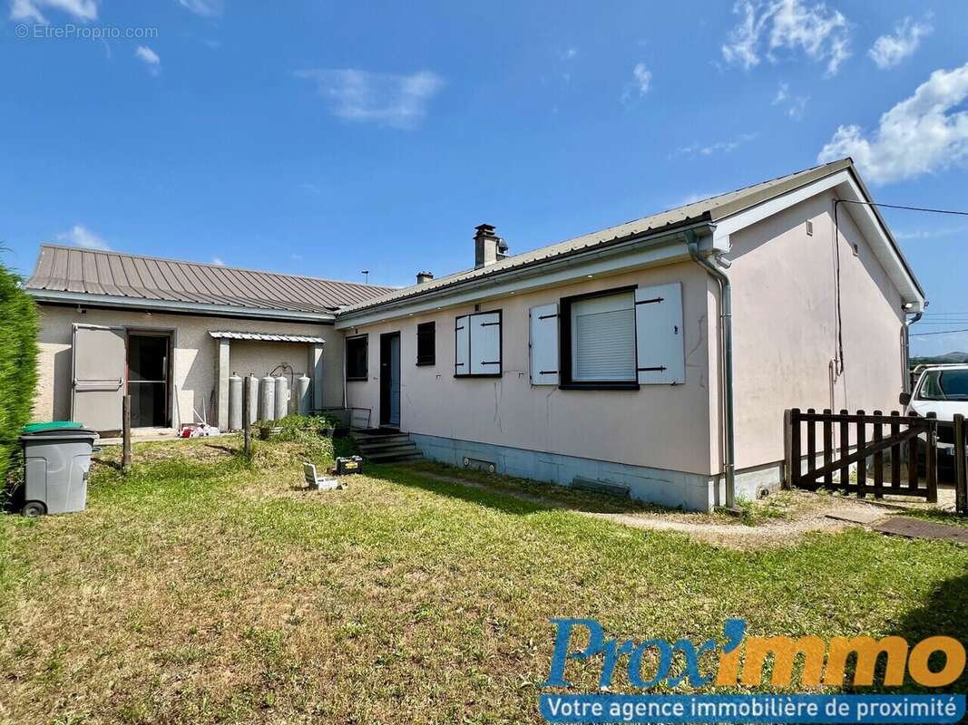 Commerce à SAINT-ETIENNE-DE-SAINT-GEOIRS