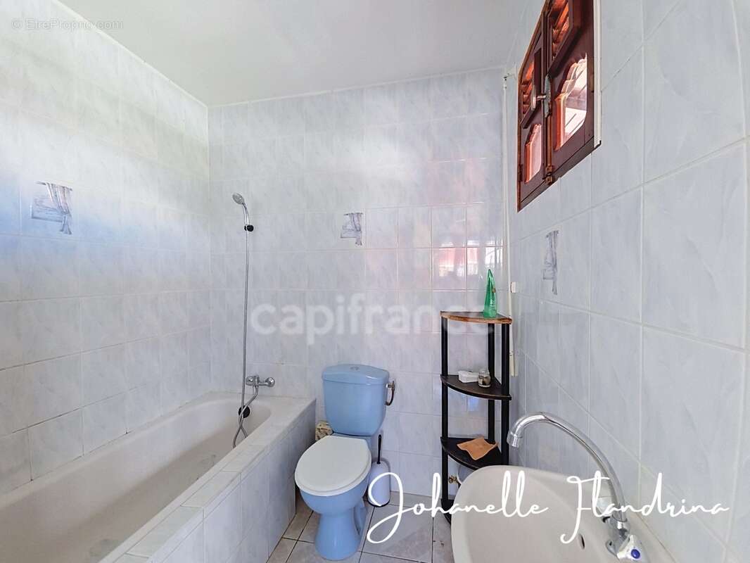Les Abymes, Boisripeaux - Maison familiale 9 pièces de 230 m², sur 3 niveaux, garage, jardin - photo 20