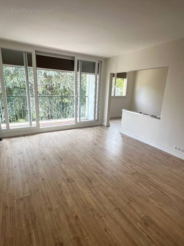 Appartement à BUC