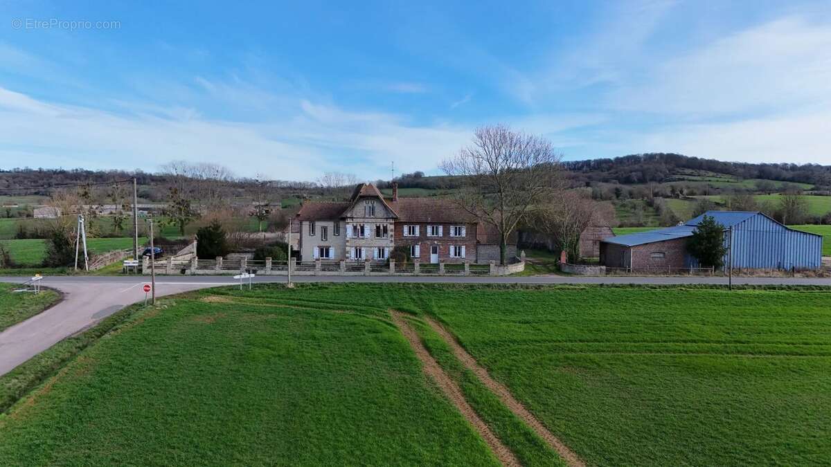 Maison à LES MOUTIERS-EN-AUGE