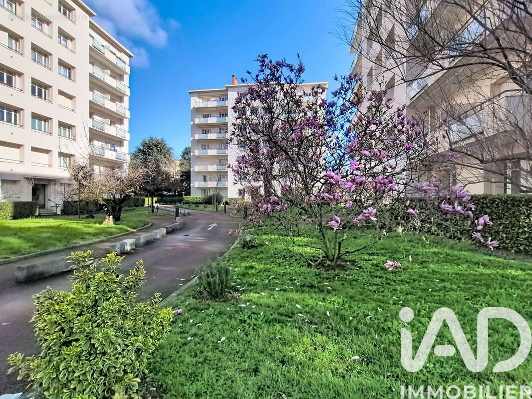 Photo 1 - Appartement à TASSIN-LA-DEMI-LUNE