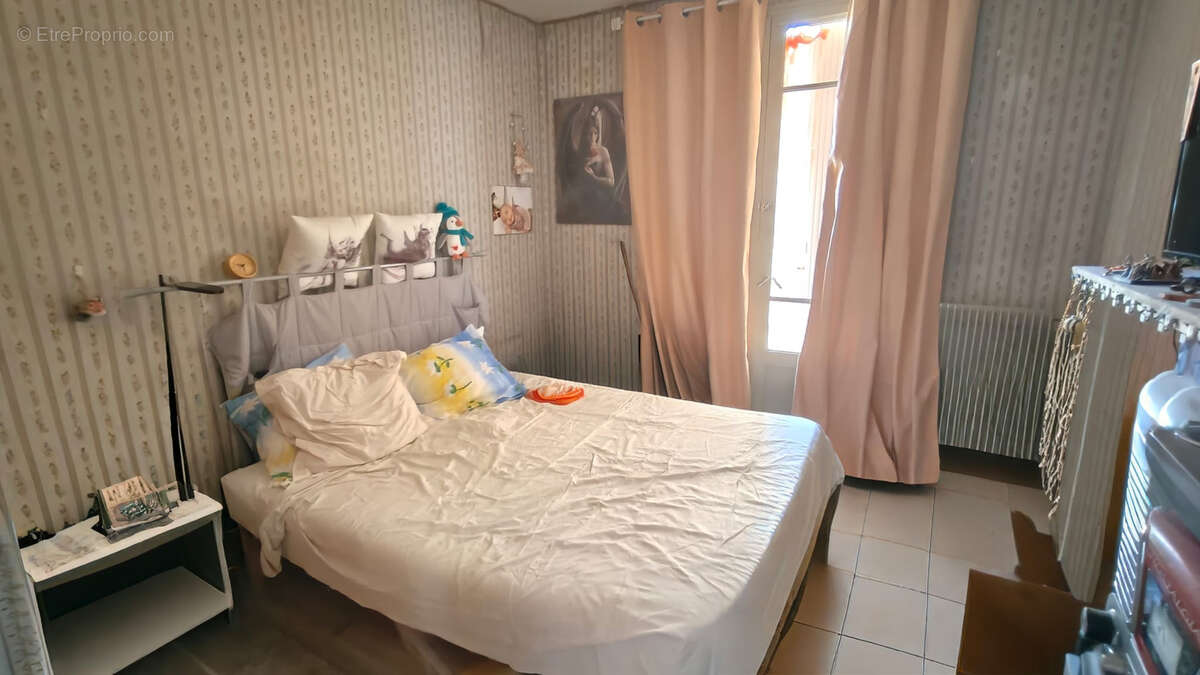 À seulement 3 km de Limoux, dans un village calme et recherché, découvrez cette maison de 130 m2 habitables of - photo 9