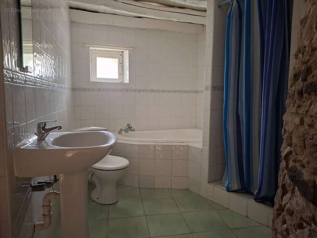 Charmante maison de caractère en pierre avec jardin dans un hameau paisible - photo 10