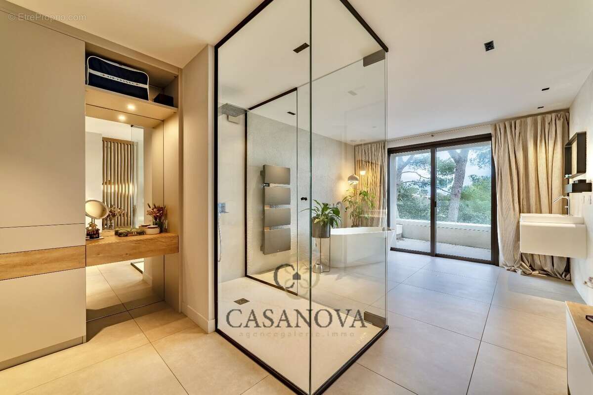 Villa contemporaine vue mer avec piscine et appartement indépendant à Sète Mont Saint-Clair - photo 10