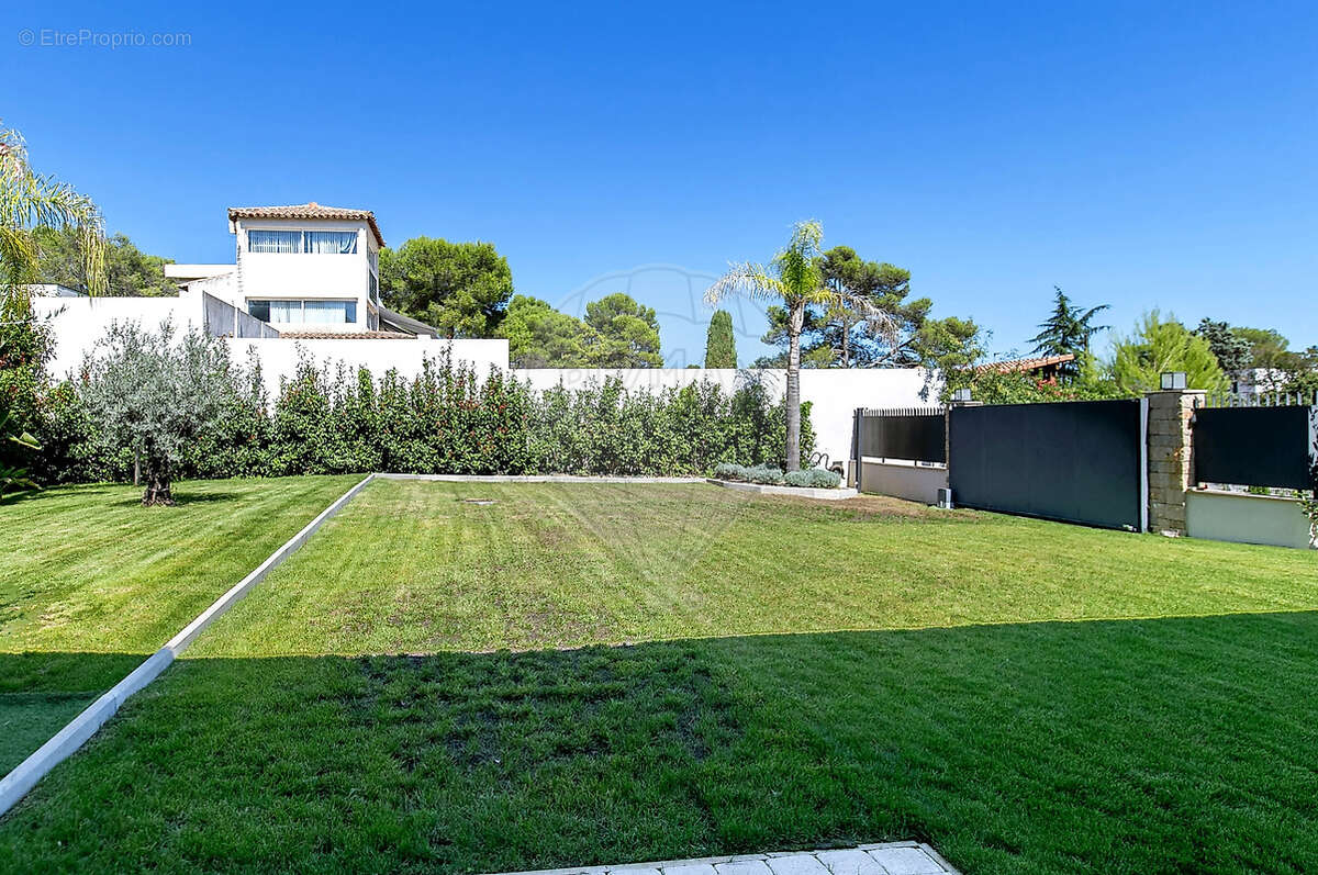 Maison à VALBONNE