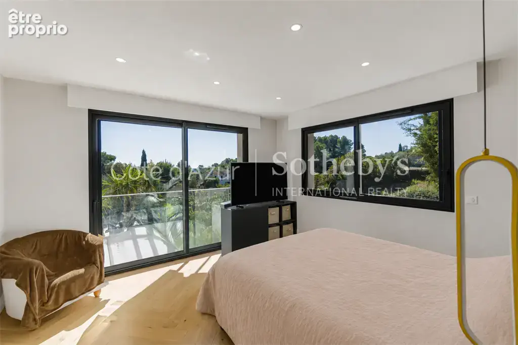 Mougins, propriété familiale rénovée avec piscine, spa et vaste jardin paysager - photo 12