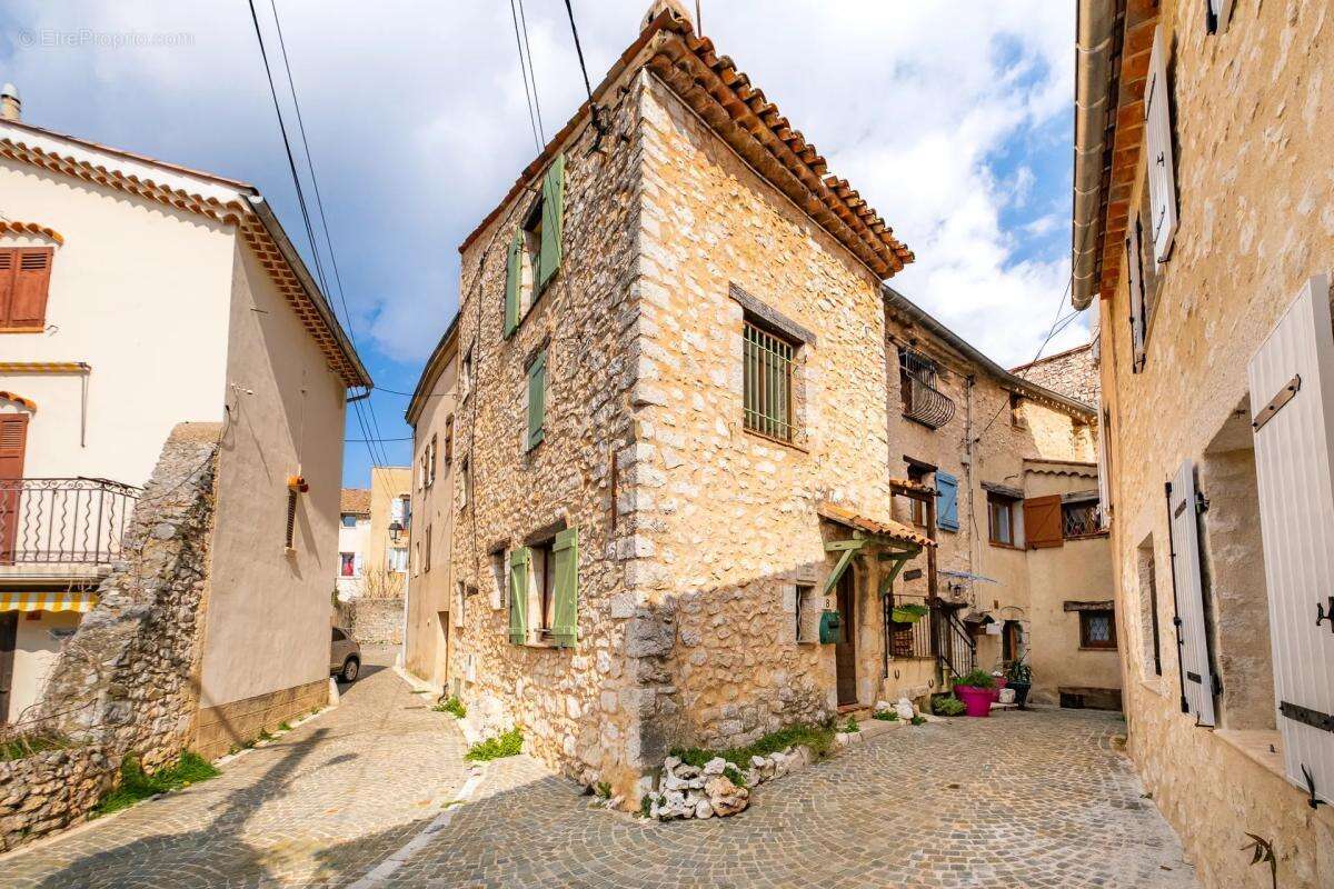 Maison à SAINT-VALLIER-DE-THIEY