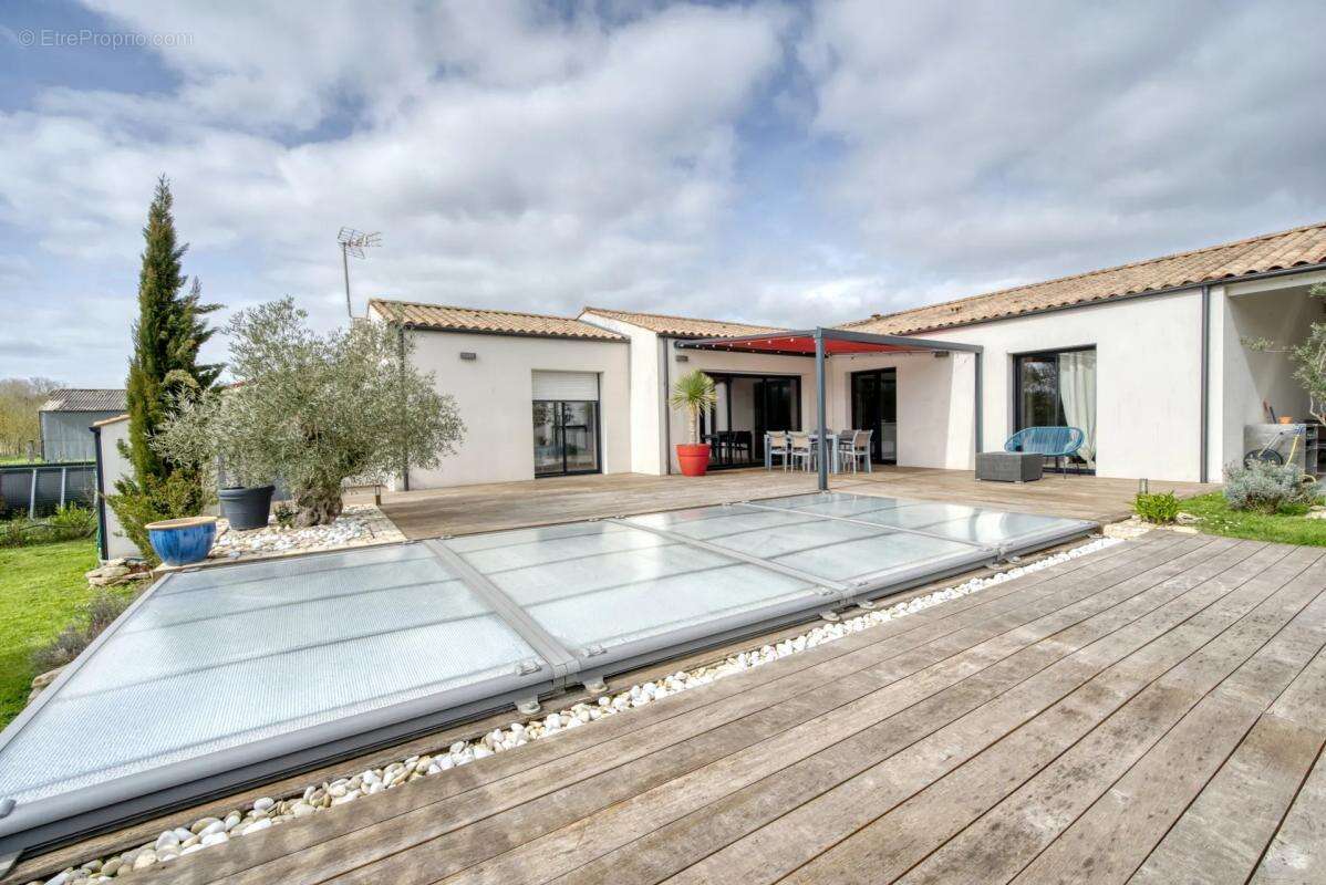 Maison à SAINT-JEAN-DE-LIVERSAY