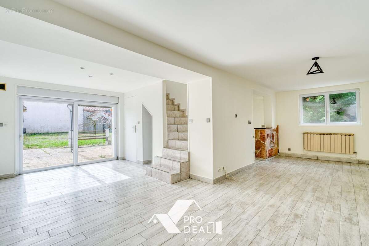 Maison 103 m² à Bron  - photo 5