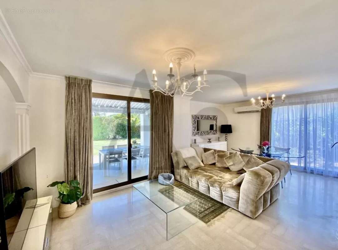 Maison à VILLENEUVE-LOUBET