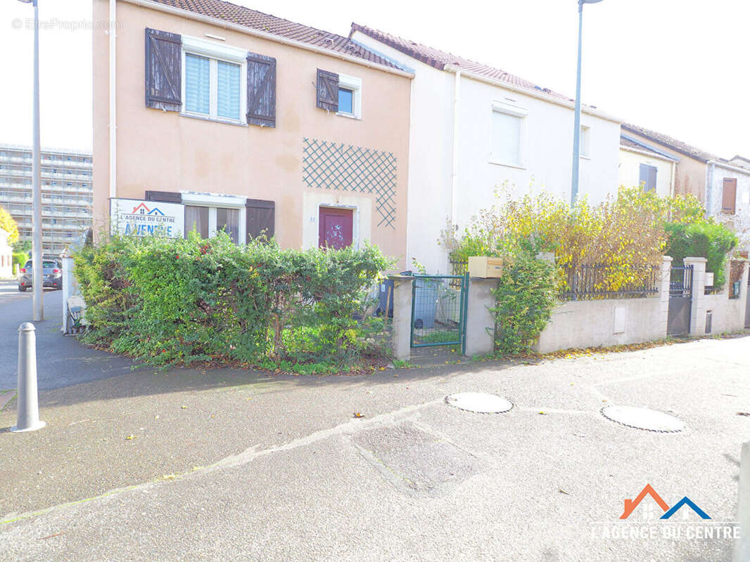 Maison à LES MUREAUX