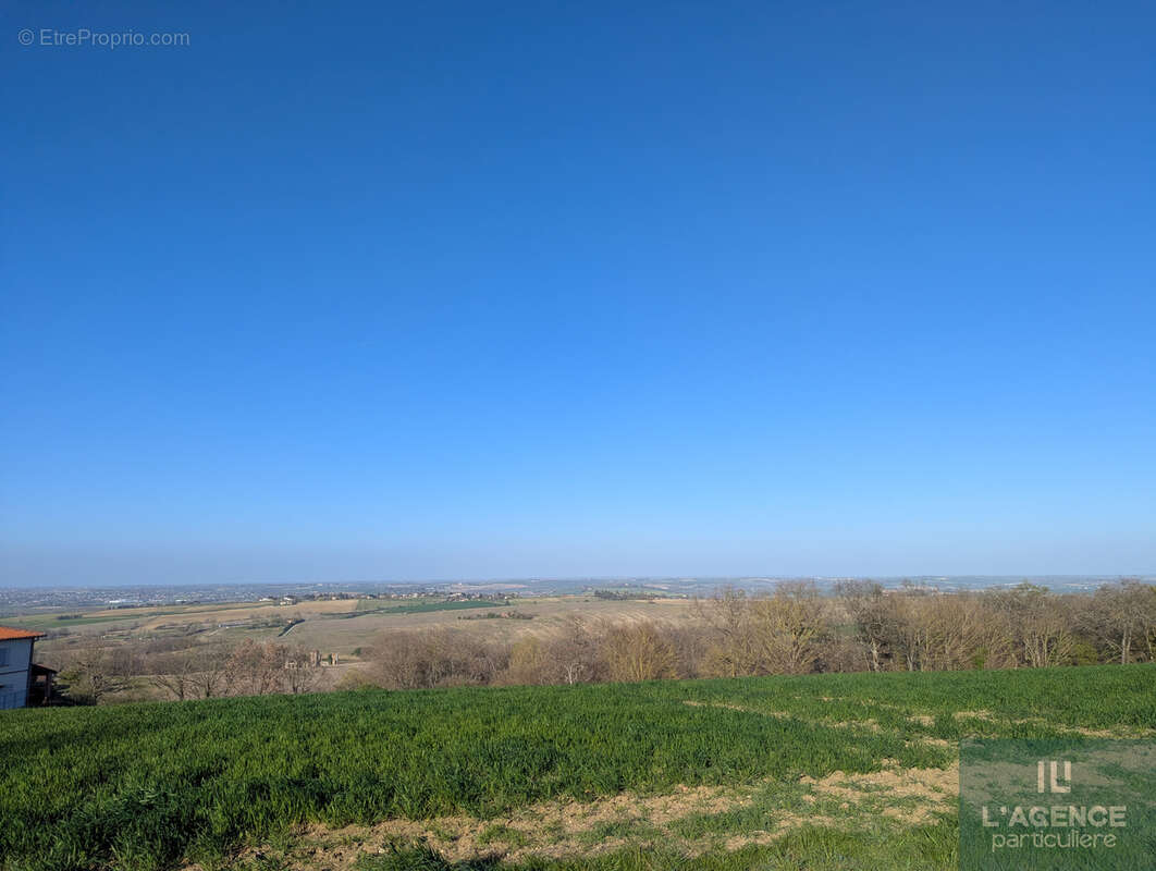 Terrain à MONTBRUN-LAURAGAIS
