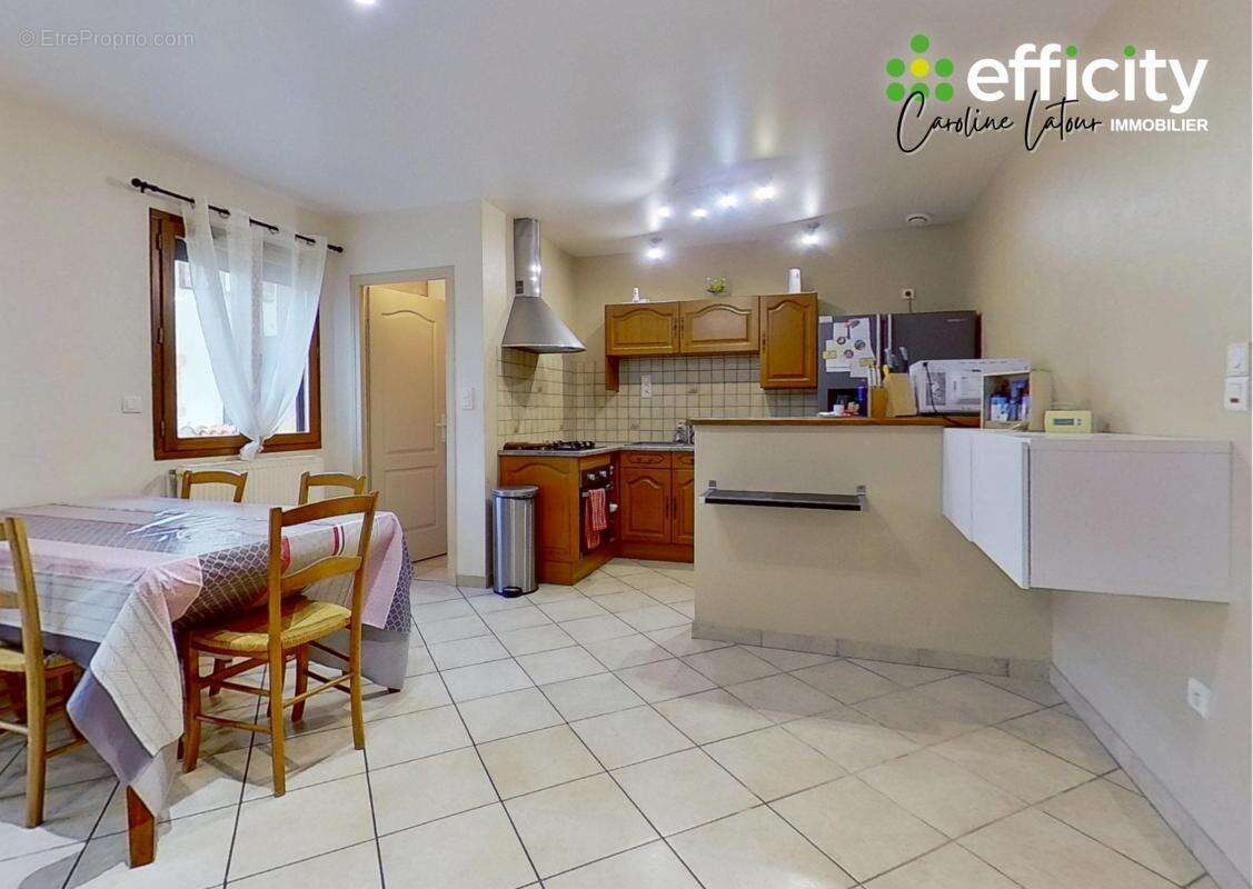 Maison à SAINT-ETIENNE-LE-MOLARD