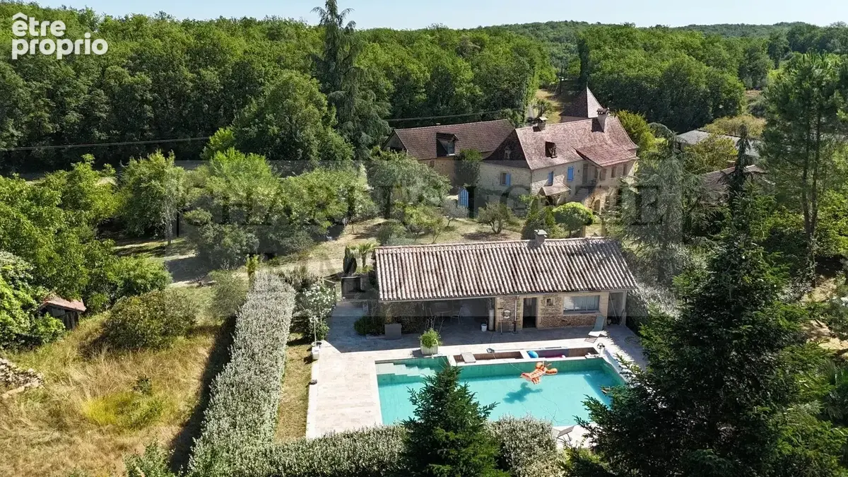 Ensemble en pierre avec gîte et piscine sur un terrain de 8 804 m² dans un hameau paisible en Bouriane - photo 1
