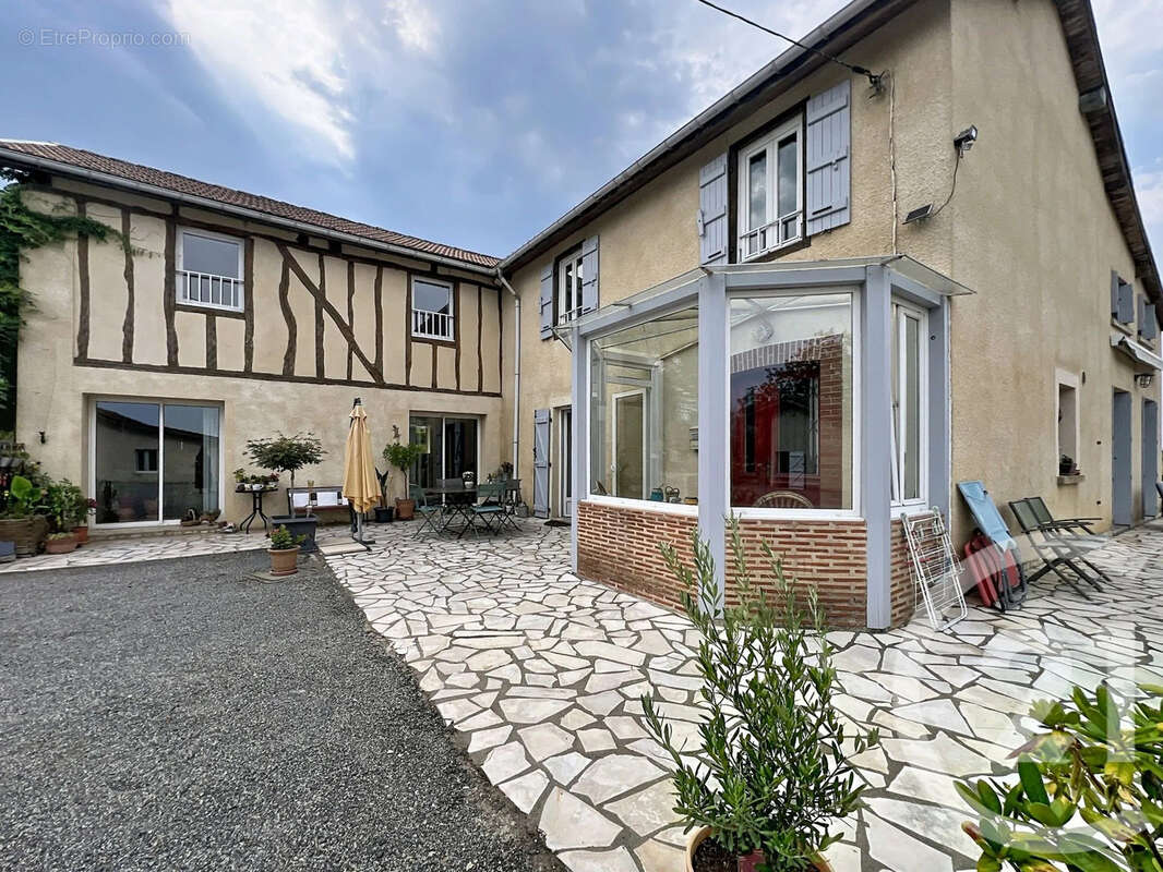 Maison 267 m² à Mirande  - photo 9