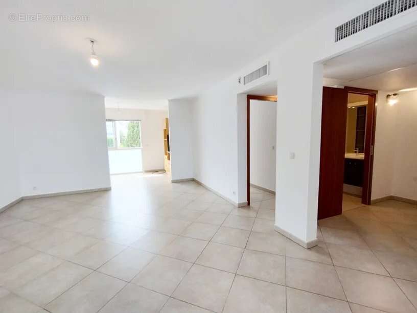 Beau f3 vue mer- centre st-aygulf + gge - photo 4