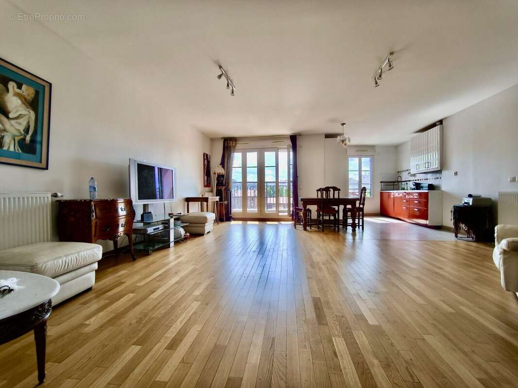 Appartement à COURBEVOIE