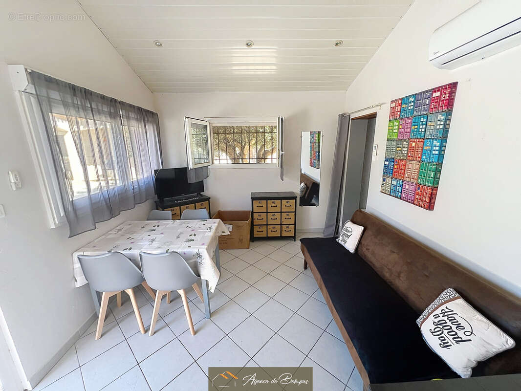 - villa 4 faces 148 m2 hbts  sur 1000 m2 de terrain -t2 independants 21 m2 - 2 garages 36 et 26 m2 - photo 18