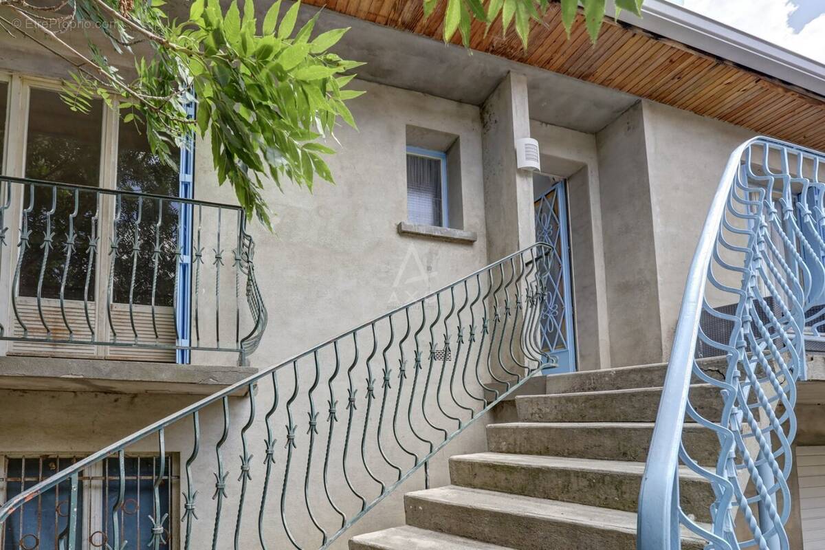 Maison à BRUGUIERES