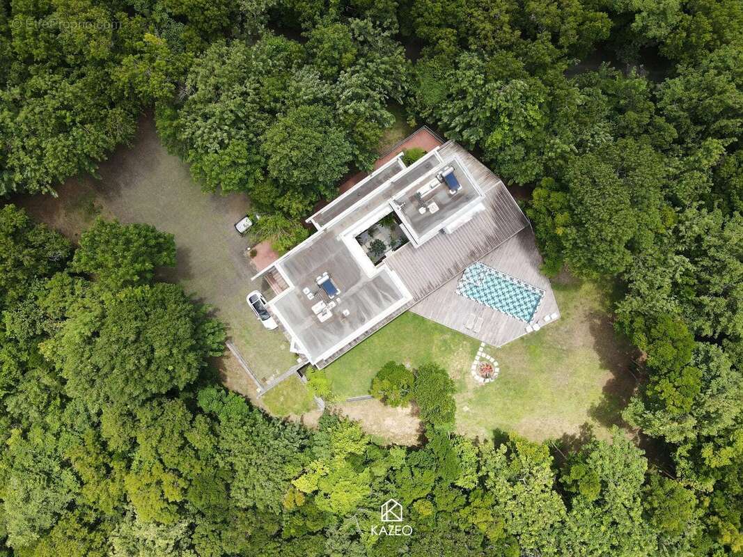 Maison 395 m² à Fort-De-France  - photo 2