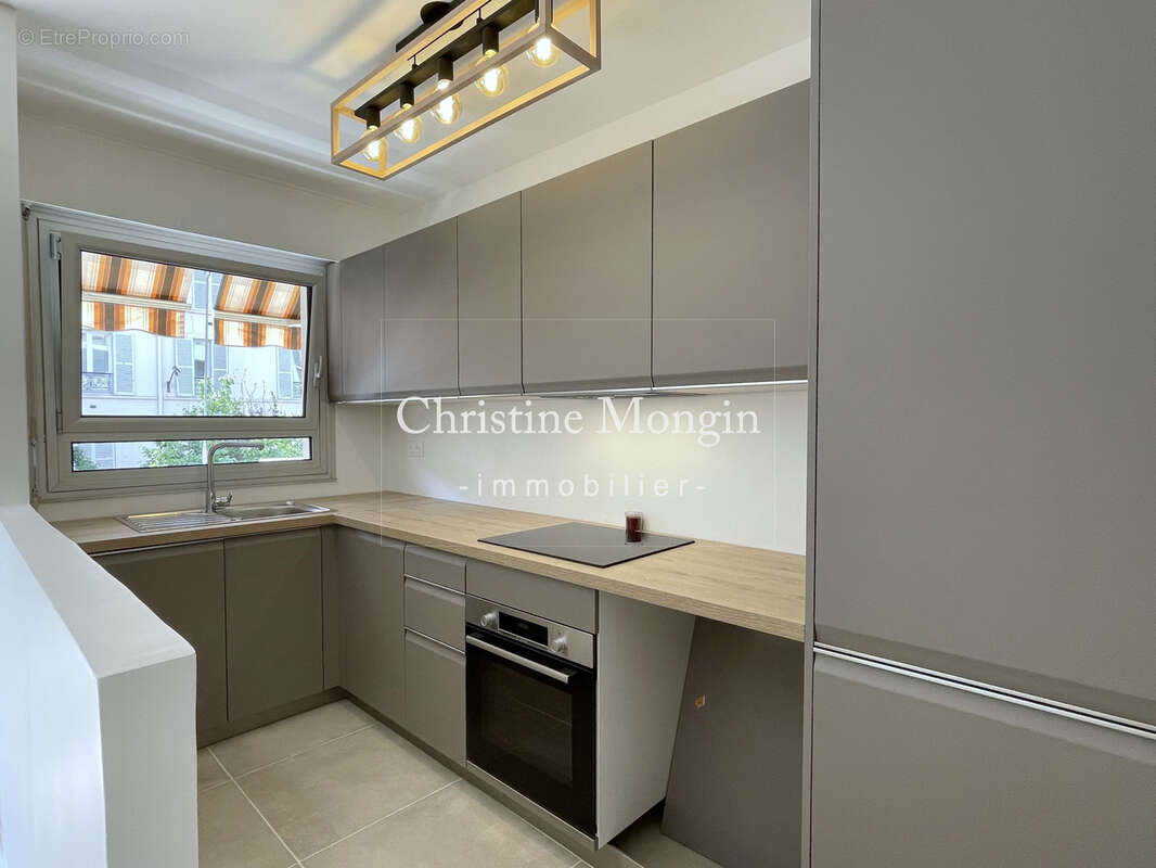Appartement à NEUILLY-SUR-SEINE
