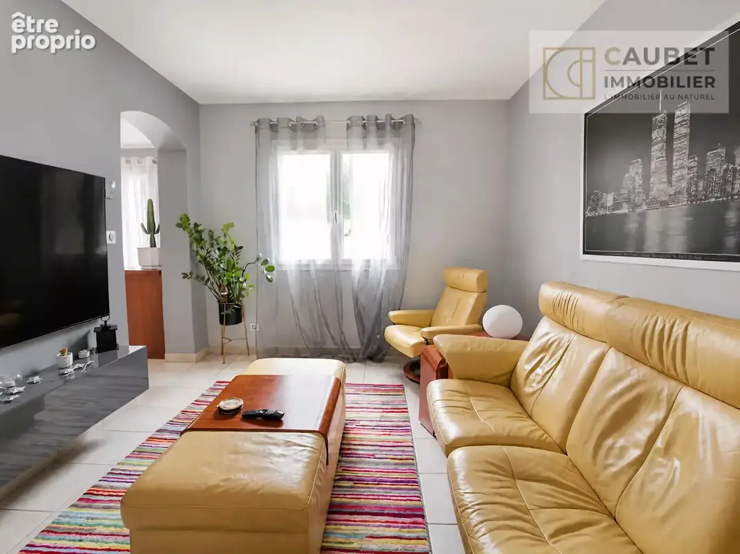 Maison familiale de 220,26 m² avec piscine et vue dégagée. - photo 8