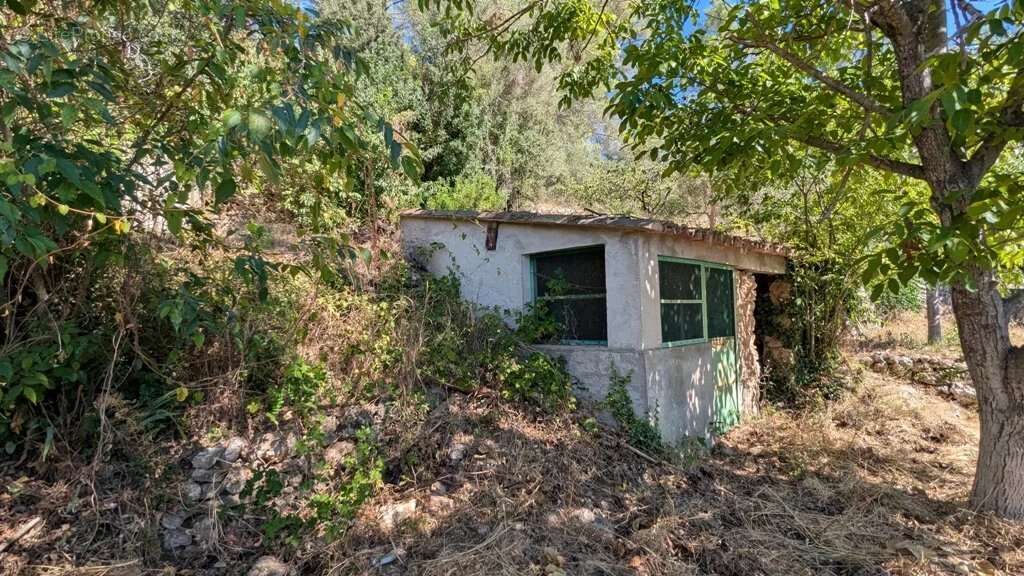 MONTFORT-SUR-ARGENS - Terrain constructible 940m² dans le village - photo 8