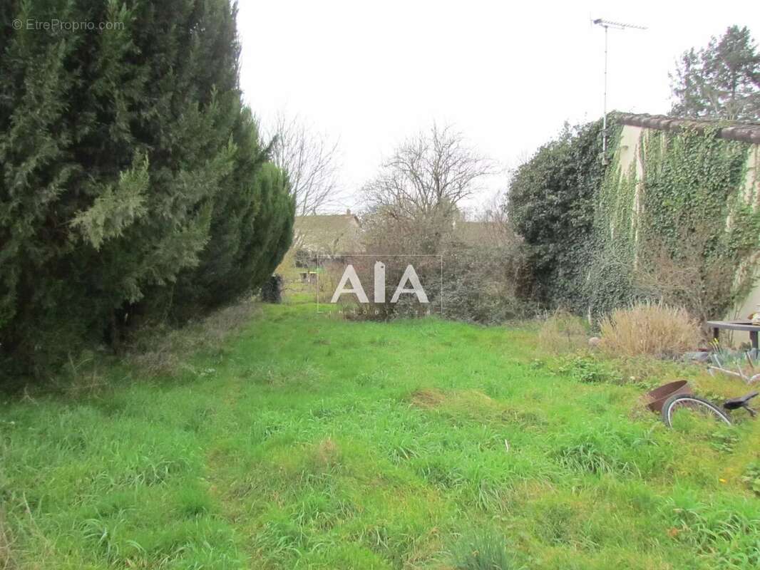 Maison à LES ADJOTS