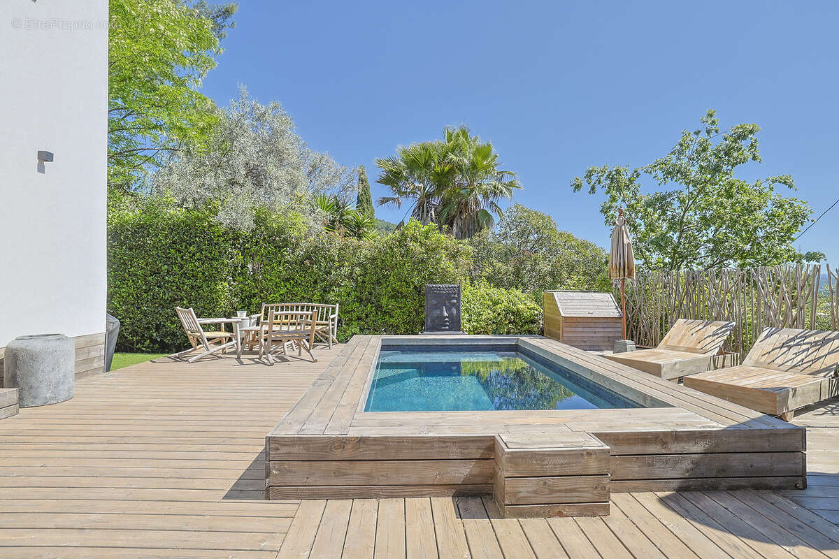 Maison à SOLLIES-PONT