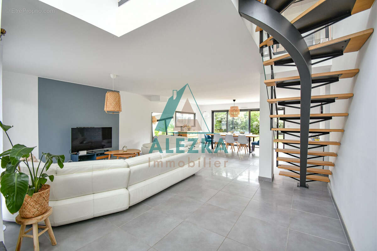 Maison à CRESPIERES