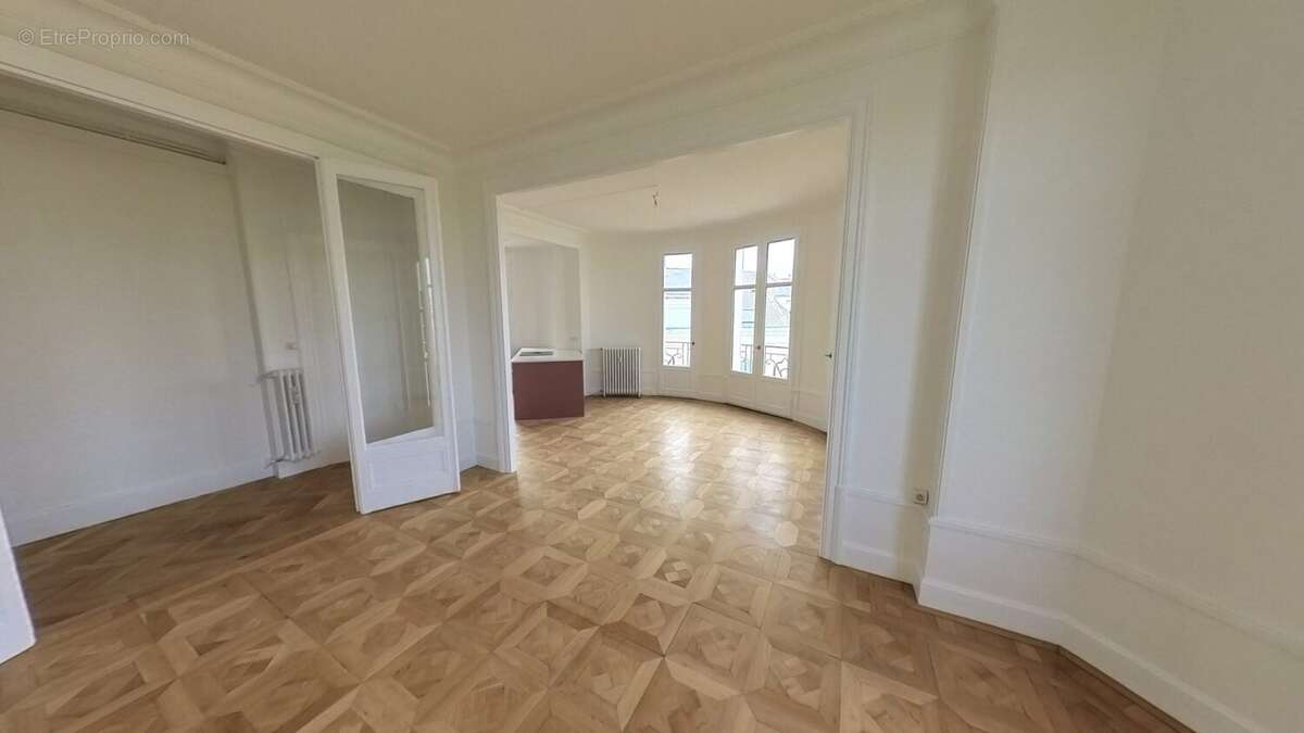 Appartement 81 m² à Montlucon  - photo 3