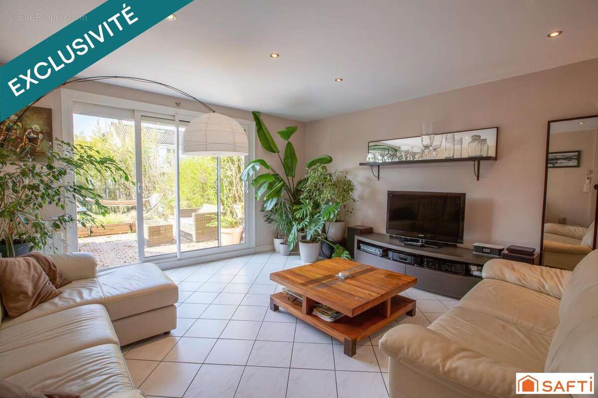 Photo 2 - Maison à LE MESNIL-SAINT-DENIS