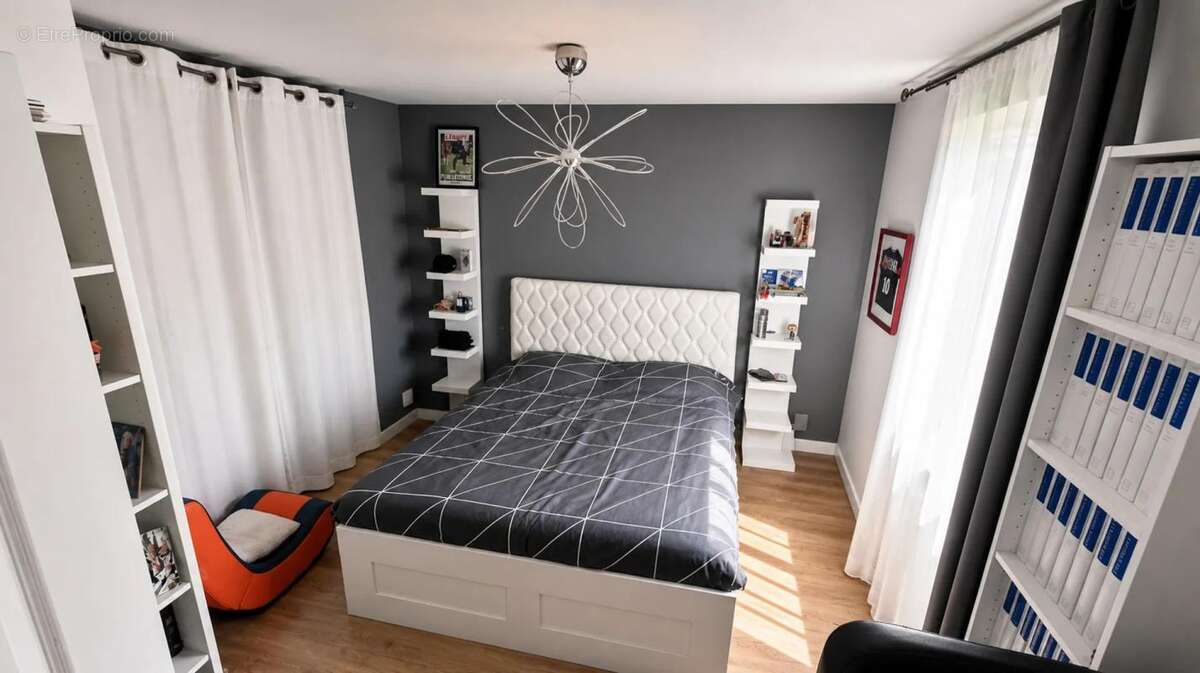Maison de 7 pièces de 140 m² à Clichy-sous-Bois - photo 7