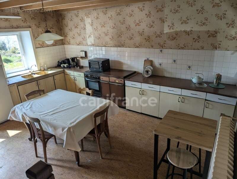 Maison à vendre corps de ferme +longère de 333 m2 au total avec vie de plain pied possible, parcelle de 1110m2, entre Rostrenen  - photo 4