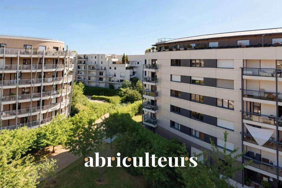 Appartement à ISSY-LES-MOULINEAUX
