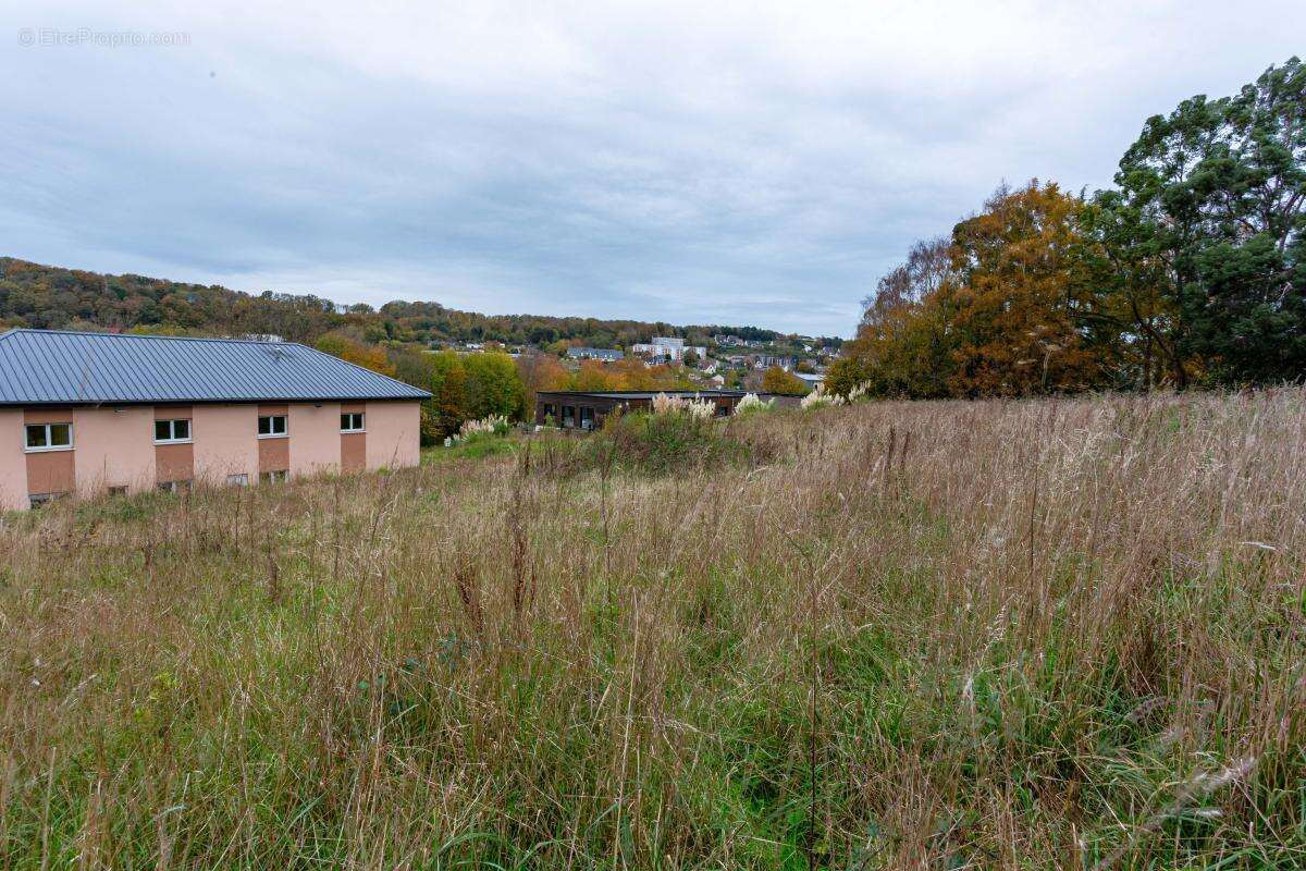 Terrain à MONTIVILLIERS