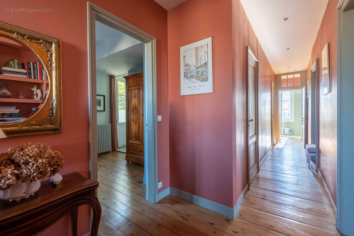 Demeure en pierre - 310 m2 - 5 ch - maison d'amis de 50 m2 - parc de 2386 m2 - photo 14