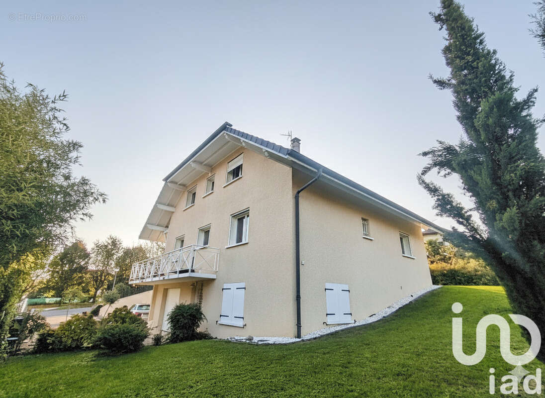 Maison 212 m² à La Biolle  - photo 2
