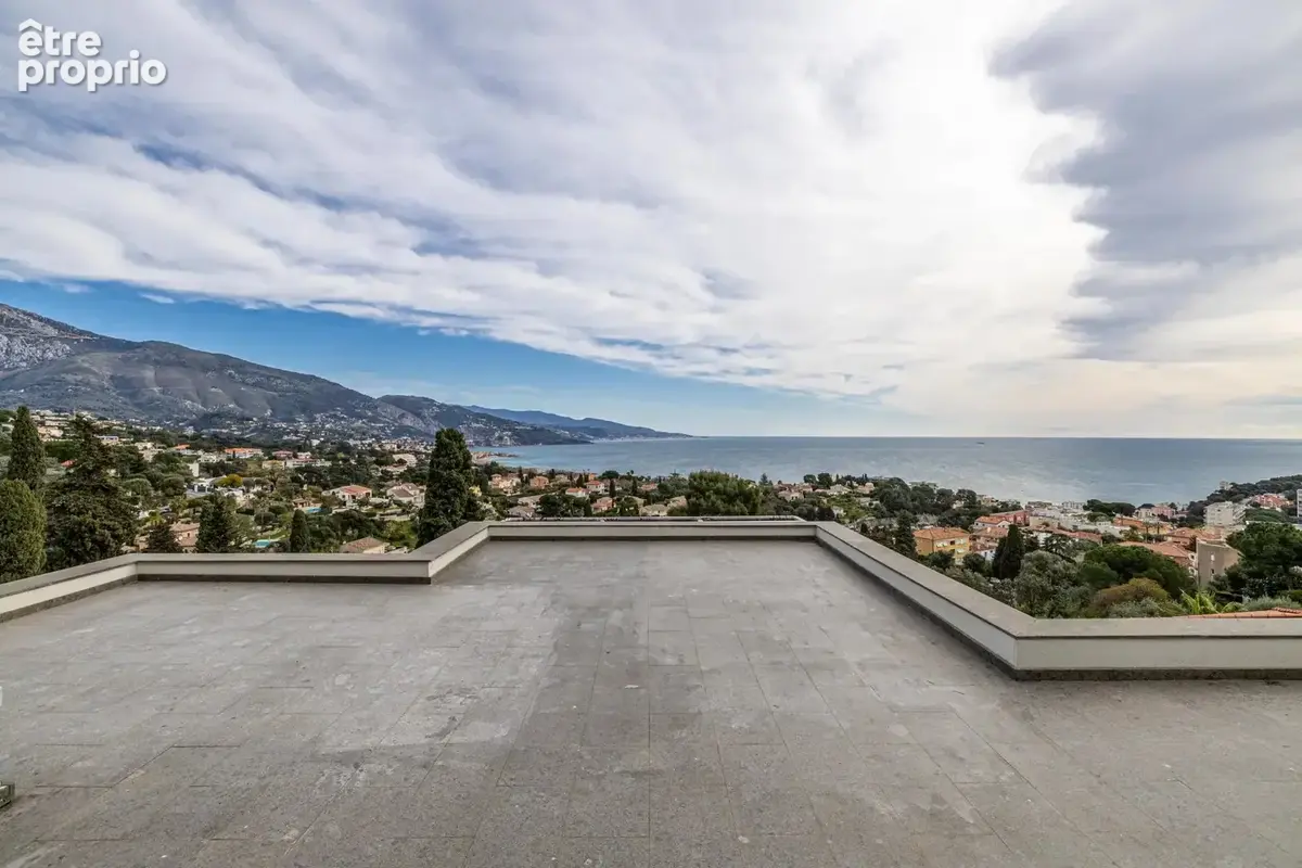 Roquebrune-Cap-Martin - Exceptionnelle villa 350m² 4 chambres, piscine, vue mer panoramique - photo 9