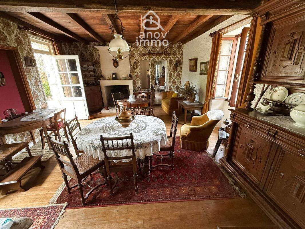 Maison à CHARMANT