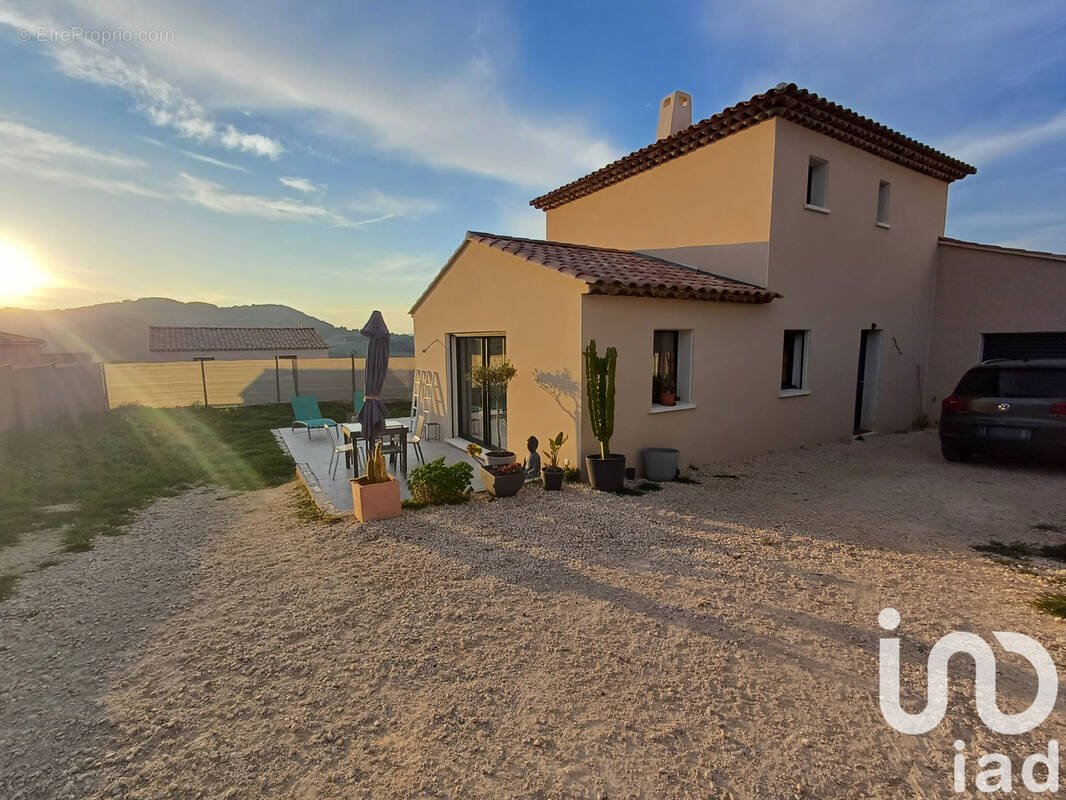 Photo 1 - Maison à LE CASTELLET