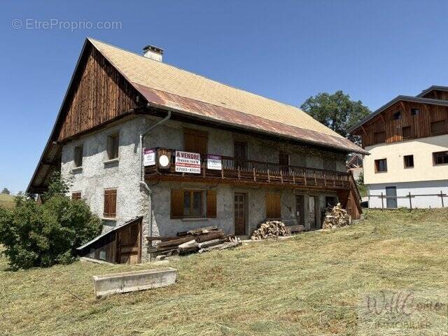 Maison à ALBIEZ-MONTROND