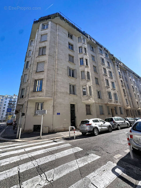 Appartement à MARSEILLE-4E