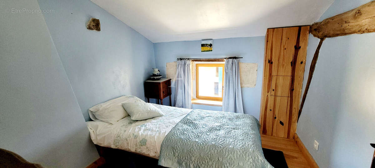 Maison Charentaise de 5 Chambres avec garage et dépendances - photo 15